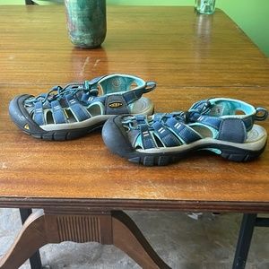 Keen Water shoes size 7.5 Blue